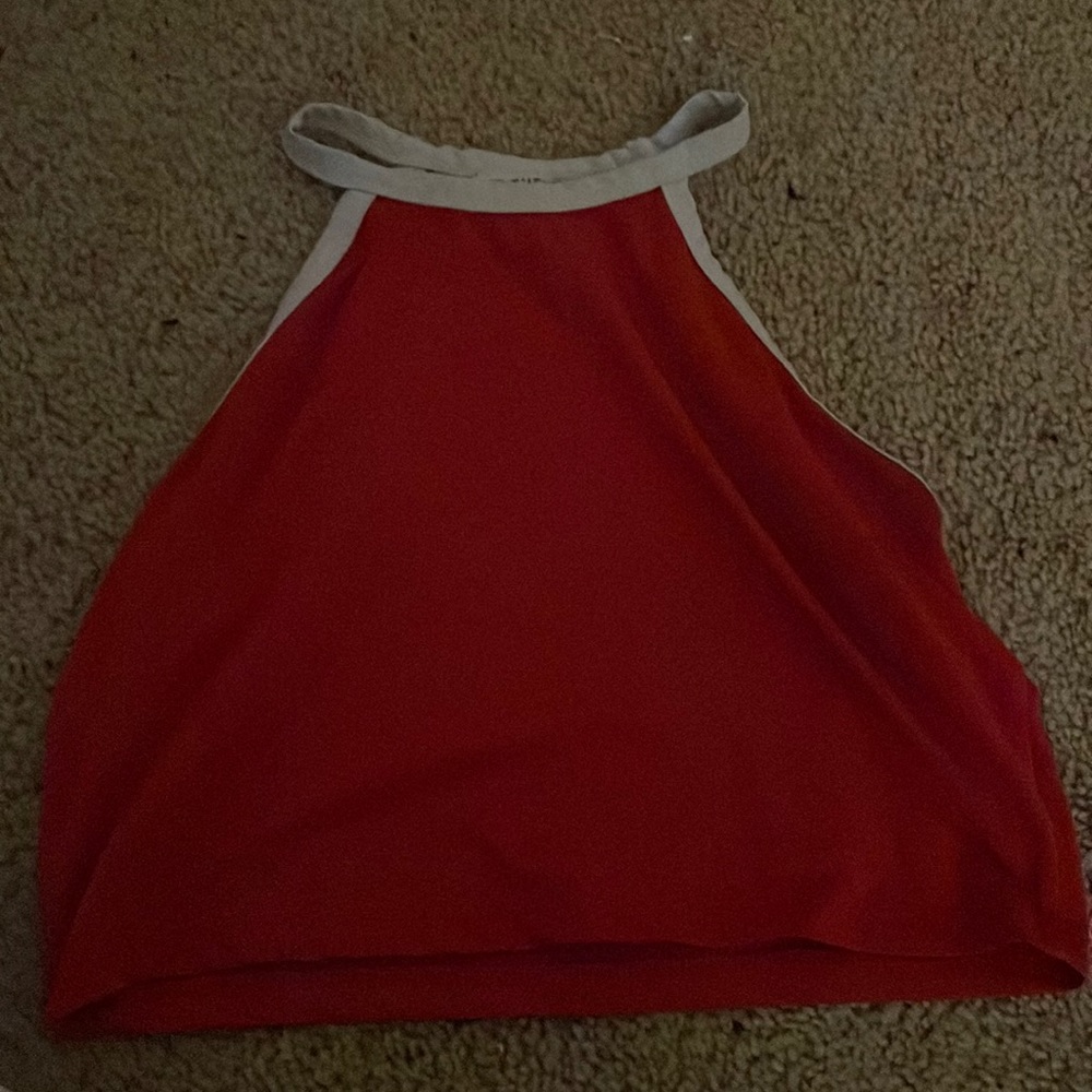 I’m am selling a red tank top